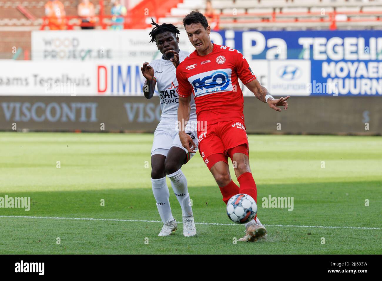 OHL's Nachon Nsingi and Kortrijk's Aleksandar Radovanovic fight for the ball during a soccer