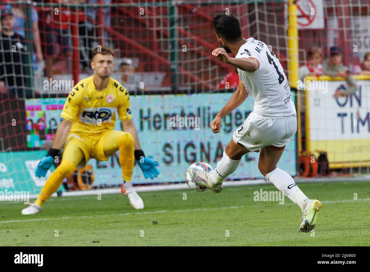 OHL's Mousa Suleiman Tamari scores a goal during a soccer match between KV Kortrijk and Oud