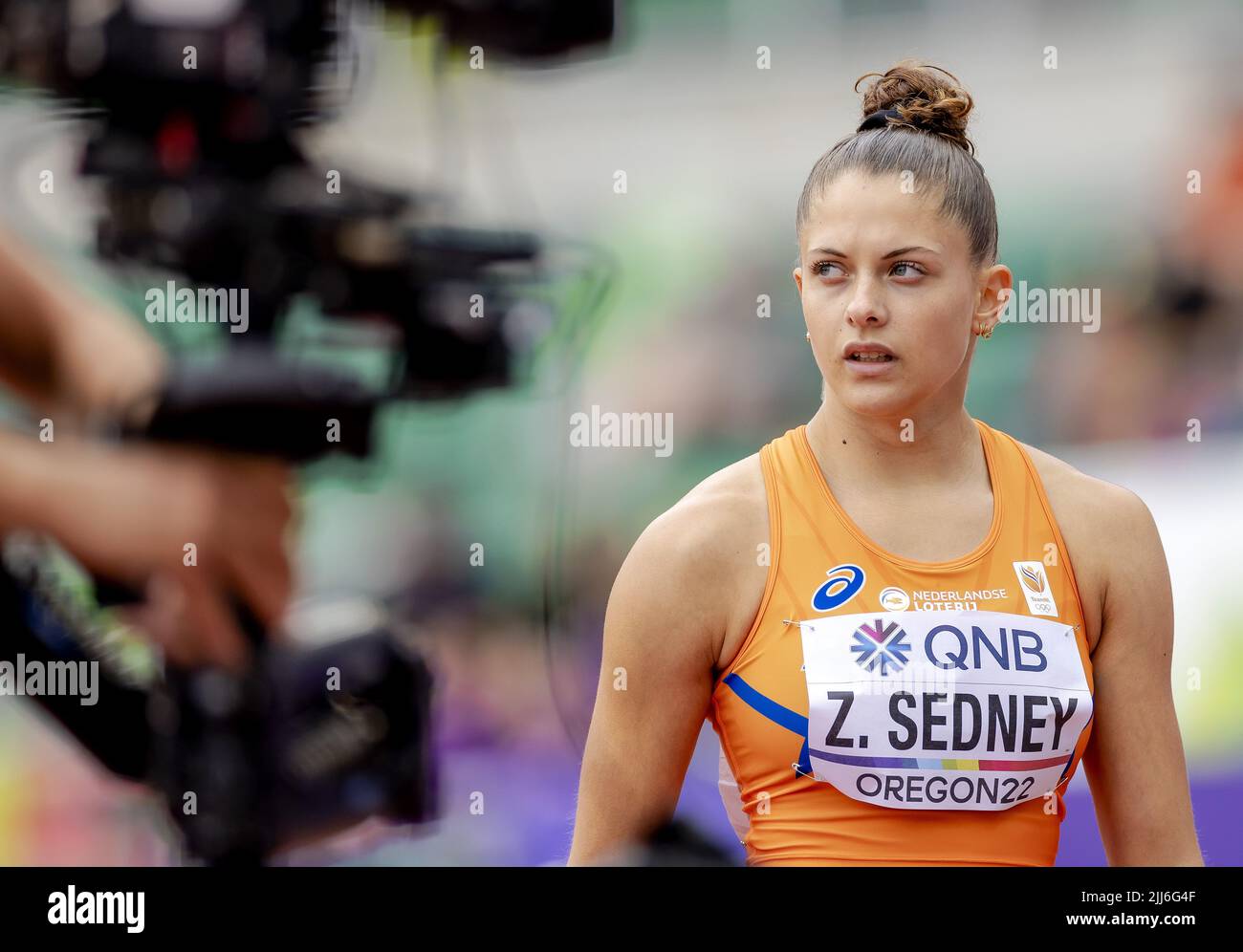 Zoë Sedney: Vom Sportplatz Ins Rampenlicht – Und Dann Heimlich Gefilmt… - t7i3iax