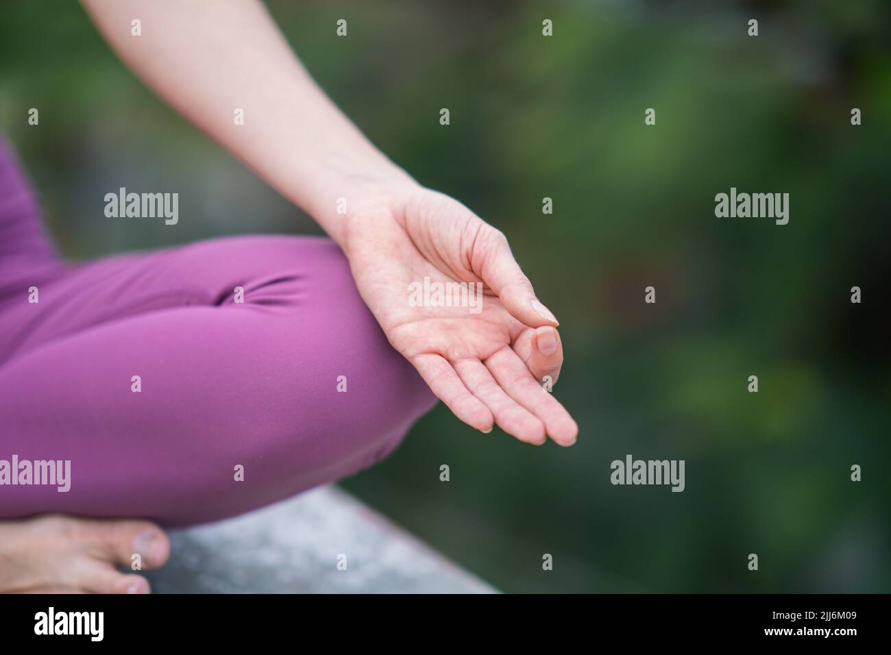 hand-at-knee-hi-res-stock-photography-and-images-alamy