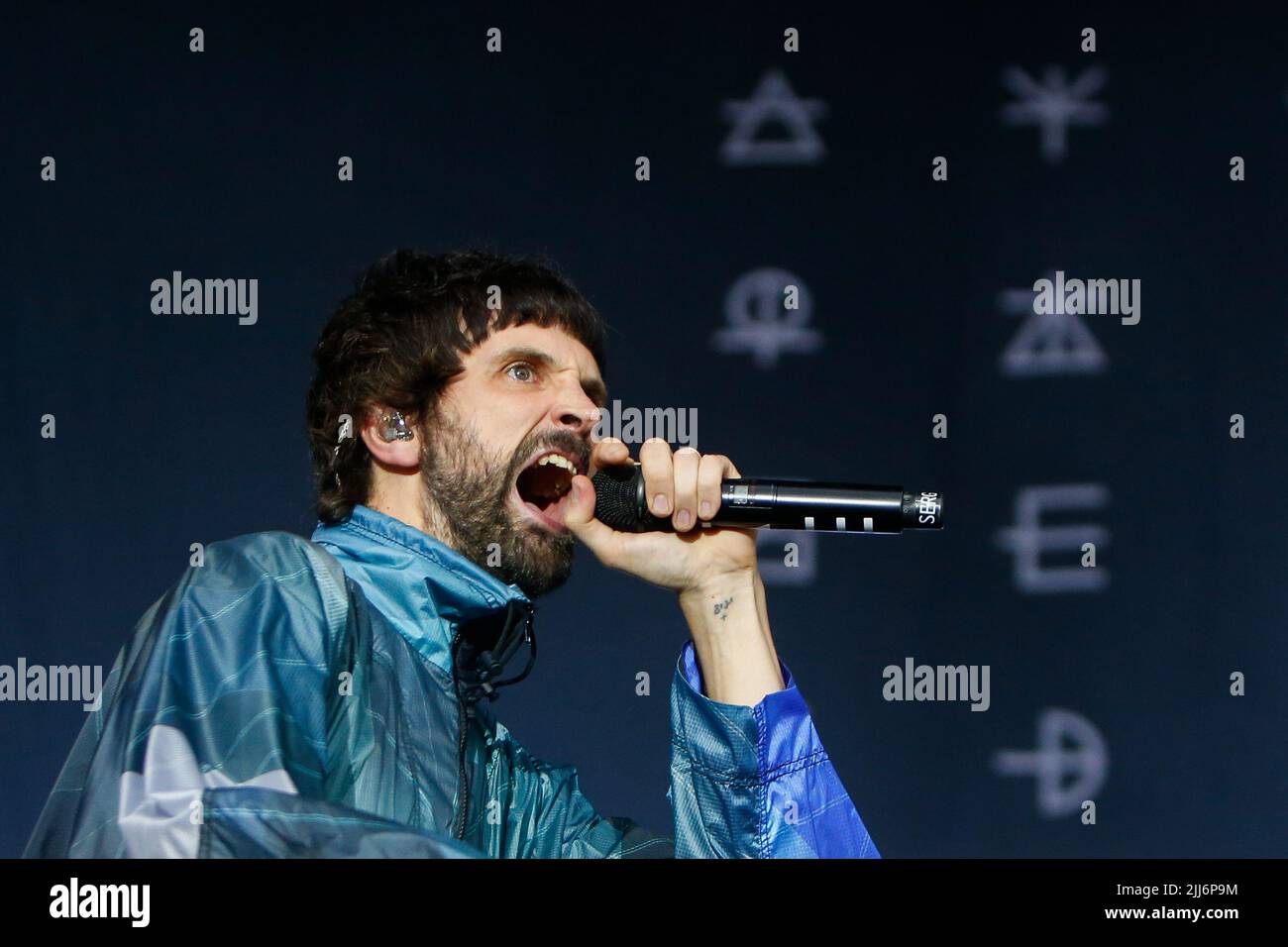 Sergio Pizzorno lead singer of Kasabian Stock Photo Alamy