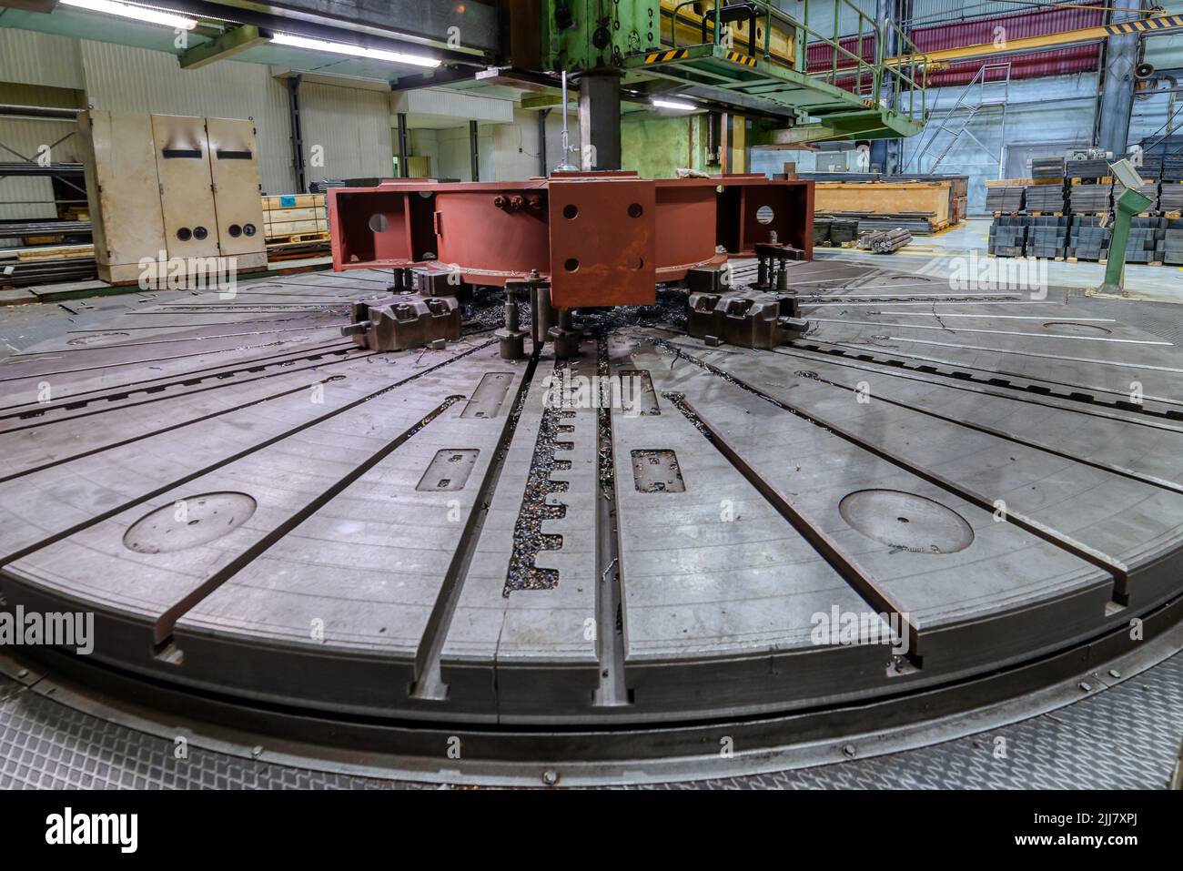Mechanism of vertical turning lathe machine tool at plant Stock Photo