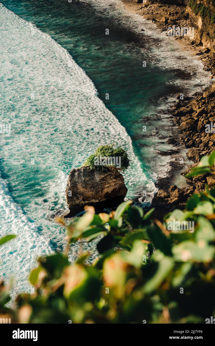 Ocean Rocks Soft The soft ocean waves with foam on the rocks Stock Photo - Alamy