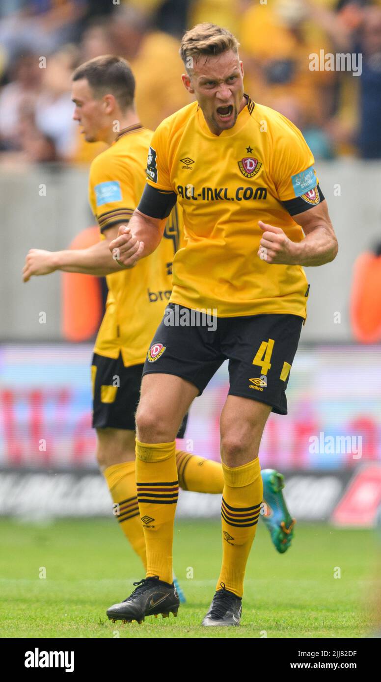 Dresden, Germany. 23rd July, 2022. Soccer: 3rd league, SG Dynamo Dresden - TSV  1860 Munich, Matchday 1, Rudolf Harbig Stadium. Dynamo's Kevin Ehlers  (l-r), Tim Knipping and Dennis Borkowski emotional. Credit: Robert