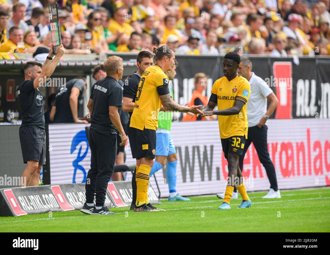 Dresden, Germany. 23rd July, 2022. Soccer: 3rd division, SG Dynamo Dresden  - TSV 1860 Munich, Matchday 1, Rudolf Harbig Stadium. Munich's Leandro  Morgalla plays the ball. Credit: Robert Michael/dpa/Alamy Live News Stock