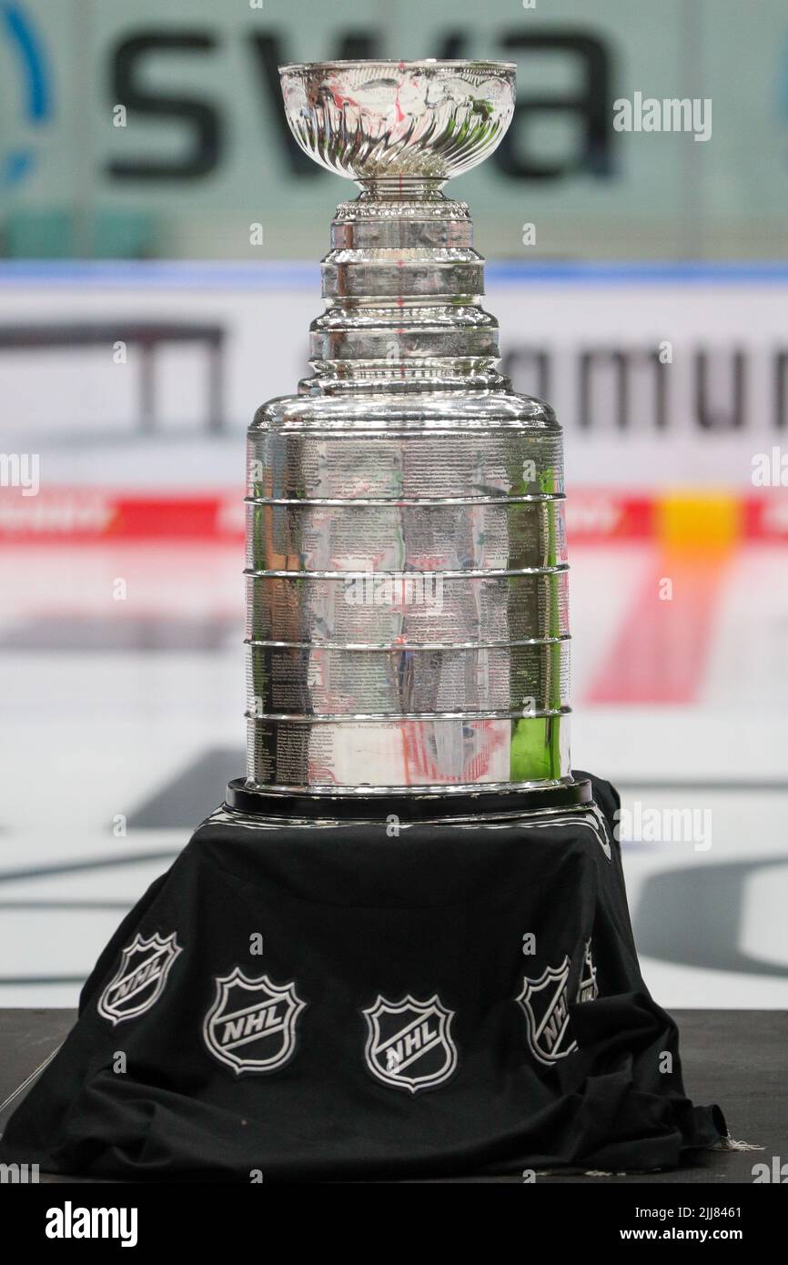 https://c8.alamy.com/comp/2JJ8461/augsburg-germany-23rd-july-2022-the-stanley-cup-stands-on-the-ice-surface-of-curt-frenzel-stadium-sturm-won-the-nhl-title-last-season-with-colorado-avalanche-meanwhile-he-is-under-contract-with-the-san-jose-sharks-credit-christian-kolbertdpaalamy-live-news-2JJ8461.jpg