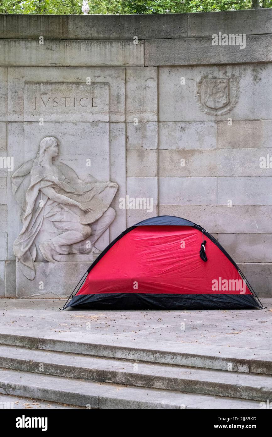 London, Embankment, a homeless person has erected a tent in a sheltered area of the Belgium War Memorial, a sign of the economic situation in the UK Stock Photo
