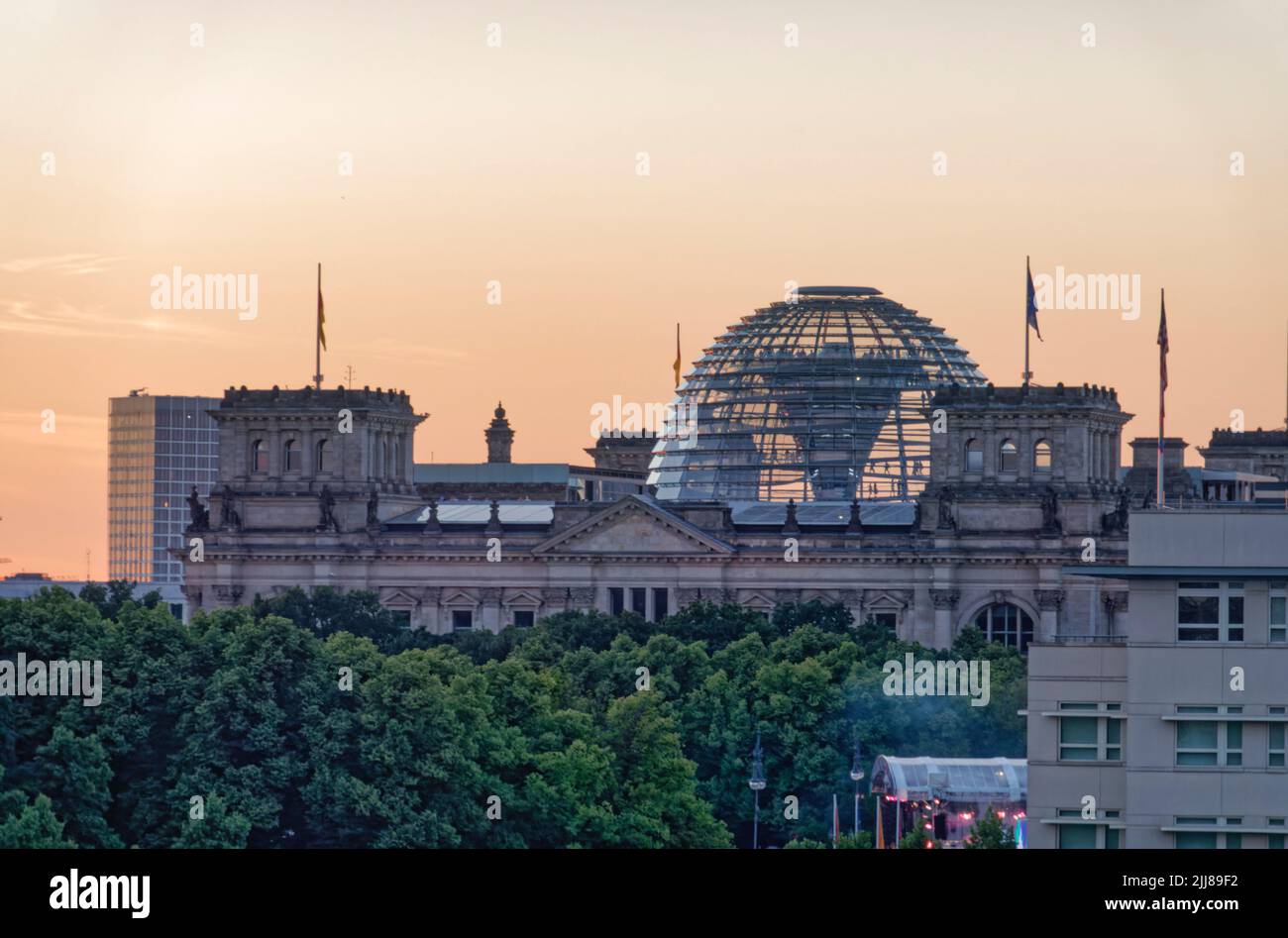 Reichtag Kuppel bei Sonenuntergang, Tiergarten, Berlin Stock Photo