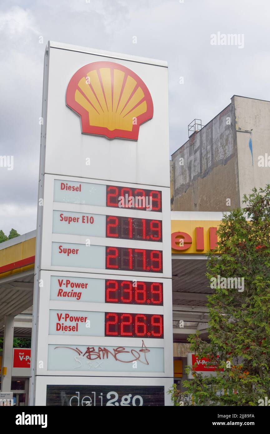 Preistafel Shell Tankstelle 29.05.2022 vor Einführung des Tankrabatt am 1.Juni , Berlin, Deutschland, Stock Photo