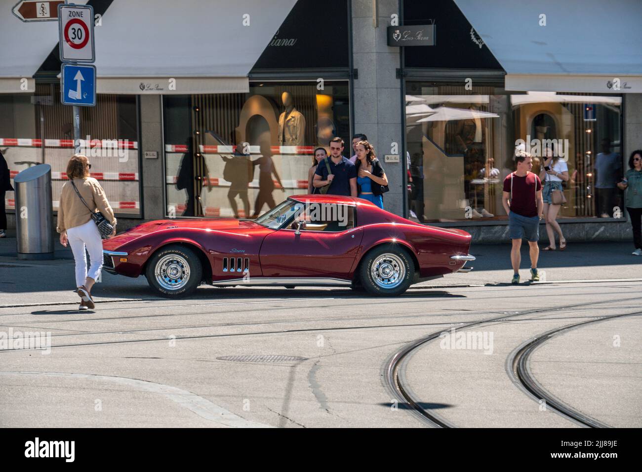 Corvette Stingray an der Bahnhofstrasse in Zürich, Schweiz Stock Photo