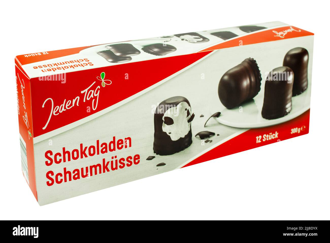 12 Schokoladen Schaumküsse mit Verpackung 300 g auf weissem Hintergrund Stock Photo