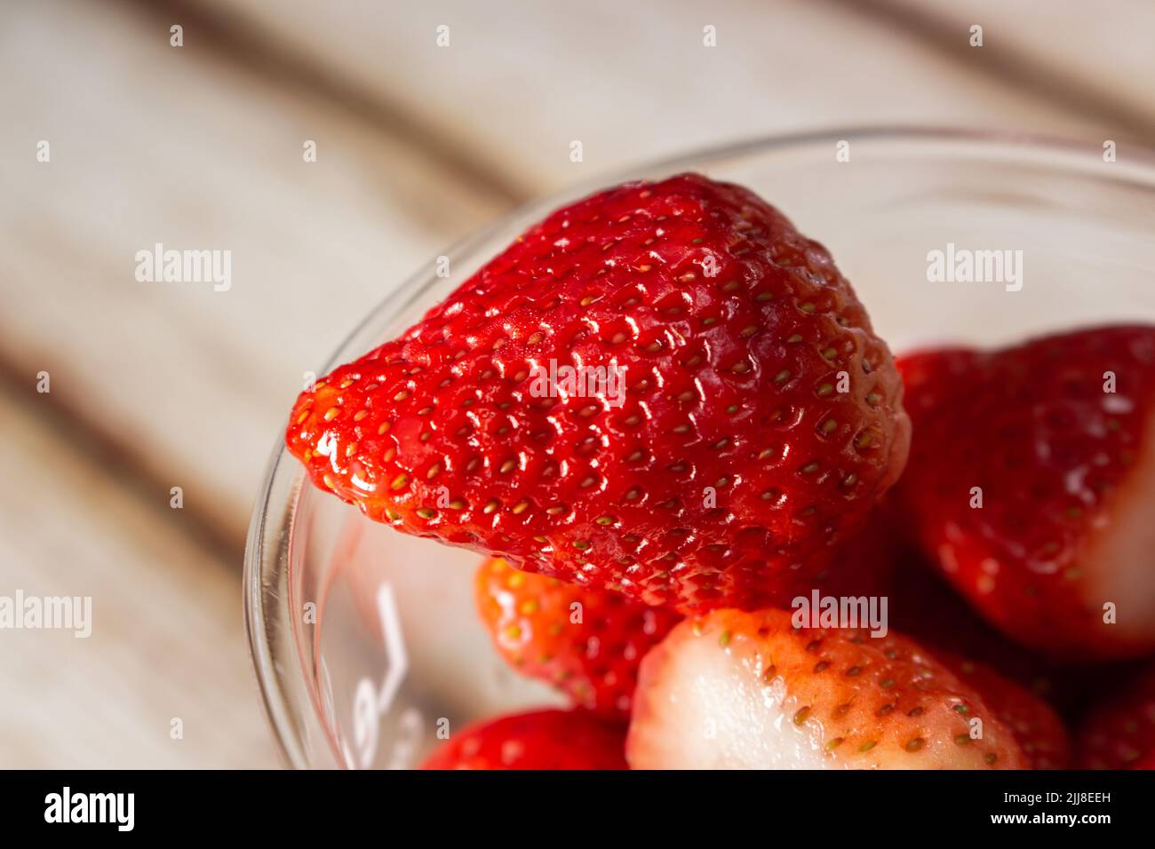 Tray fresh juicy strawberries hi-res stock photography and images - Alamy