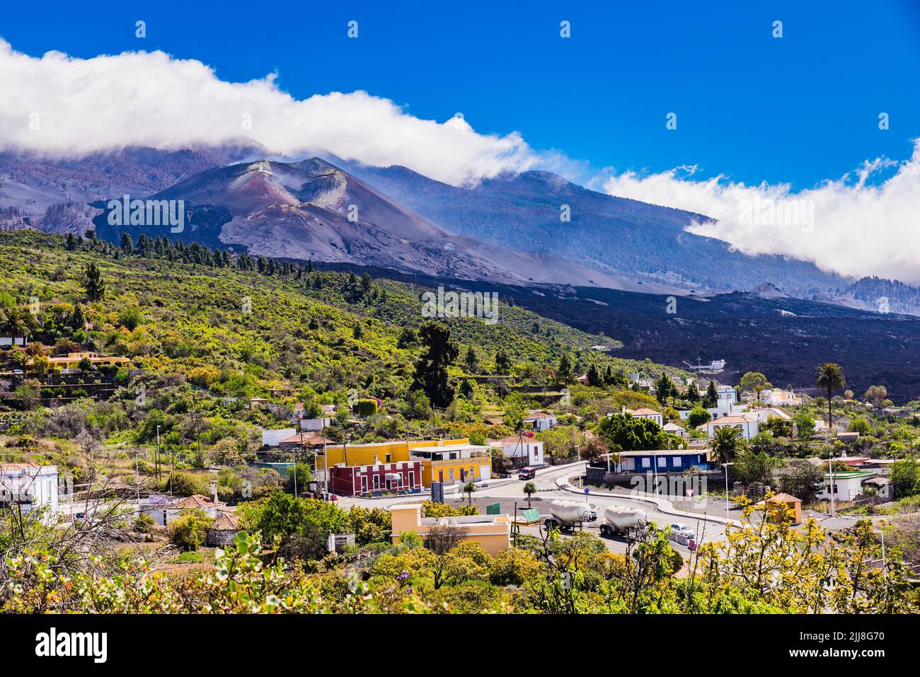Tajogaite volcano seen from the town of El Paso. The volcanic eruption began on September 19, 2021, in the area of Cabeza de Vaca. The eruption ended Stock Photo
