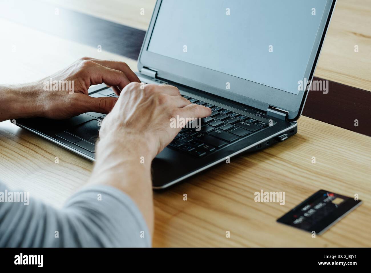Internet typing hi-res stock photography and images - Alamy