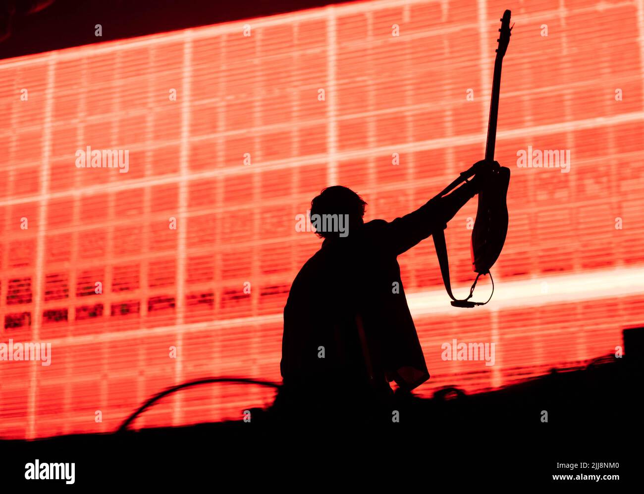 Male pop star silhouette hi-res stock photography and images - Alamy