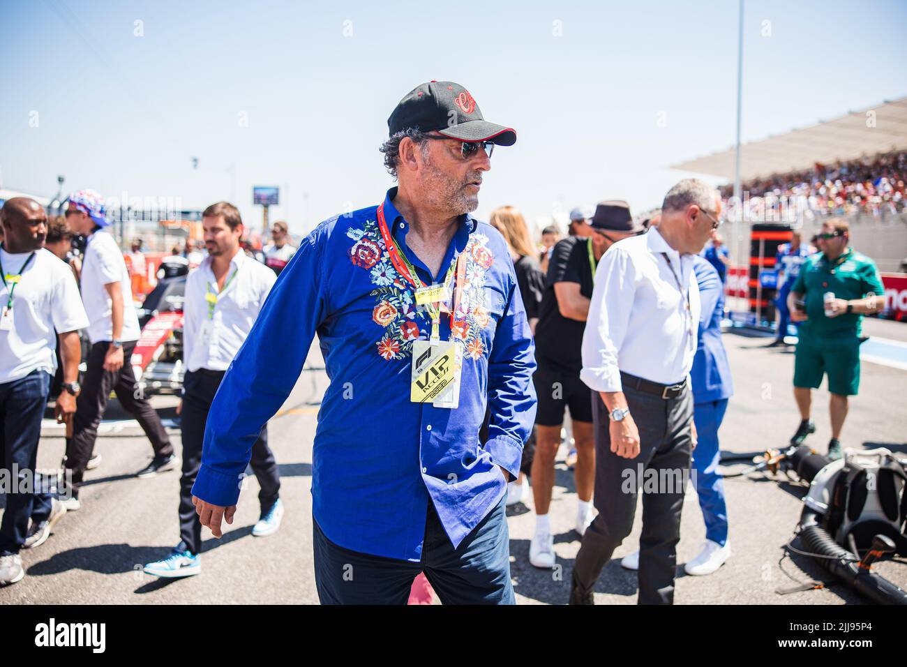 Jean Reno (FRA) Actor on the grid. 24.07.2022. Formula 1 World  Championship, Rd 12, French Grand Prix, Paul Ricard, France, Race Day.  Photo credit should read: XPB/Press Association Images Stock Photo - Alamy