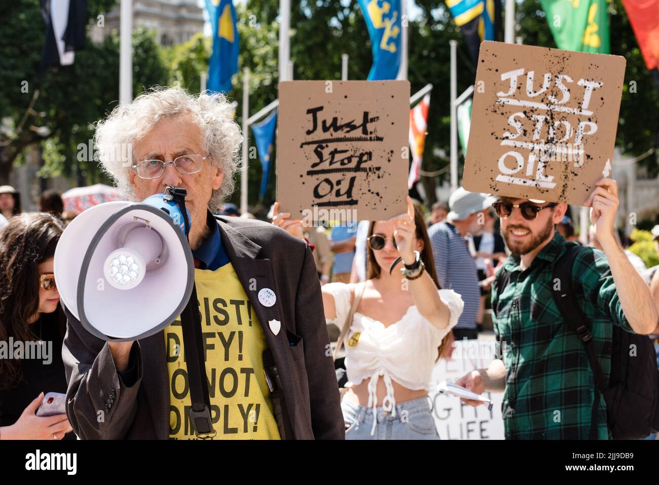 London, UK. 23 July 2022. Counter protest with Piers Corbyn and