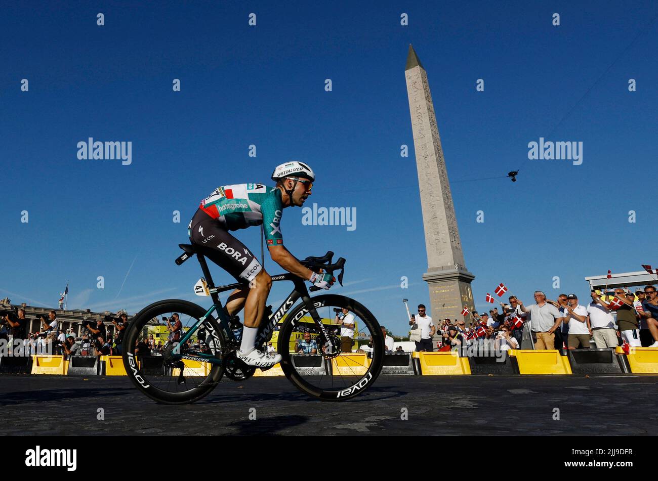 Cycling - Tour de France - Stage 21 - Paris La Defense Arena to Champs-Elysees - France - July 24, 2022 Bora - Hansgrohe's Maximilian Schachmann in action during stage 21 REUTERS/Gonzalo Fuentes Stock Photo