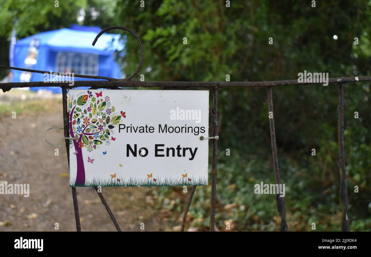 Notice on the Grand Union Canal: 'Private Moorings No Entry'. Stock Photo