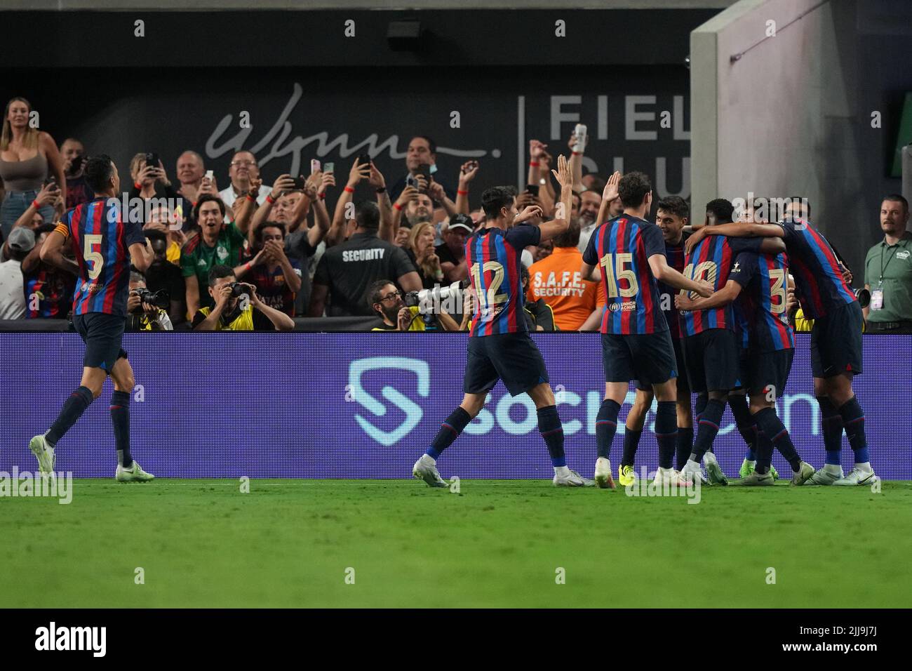 LAS VEGAS, NV - JULY 23: Raphinha of F.C Barcelona and his teammates celebrate after scoring a goal during the Soccer Champions Tour match between Real Madrid and F.C Barcelona at Las Vegas,NV on July 23, 2022 in Las Vegas, USA. (Photo by Louis Grasse/PxImages) Stock Photo