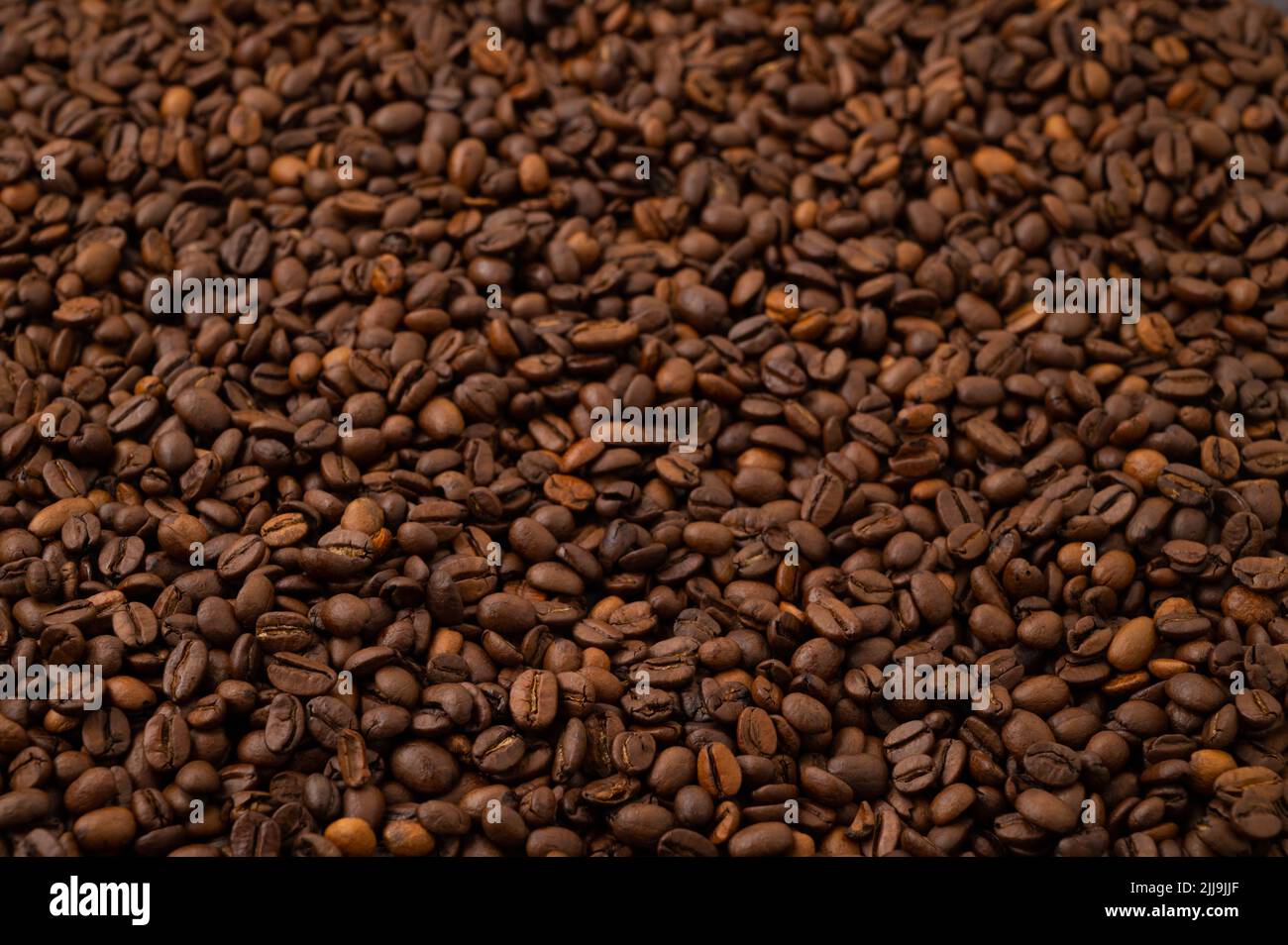 Roasted brown coffee beans background Stock Photo - Alamy