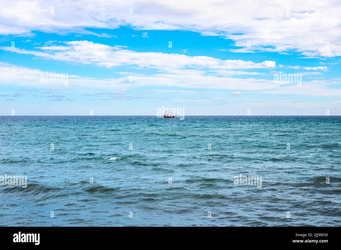 Sailing ship on the horizon hi-res stock photography and images - Alamy