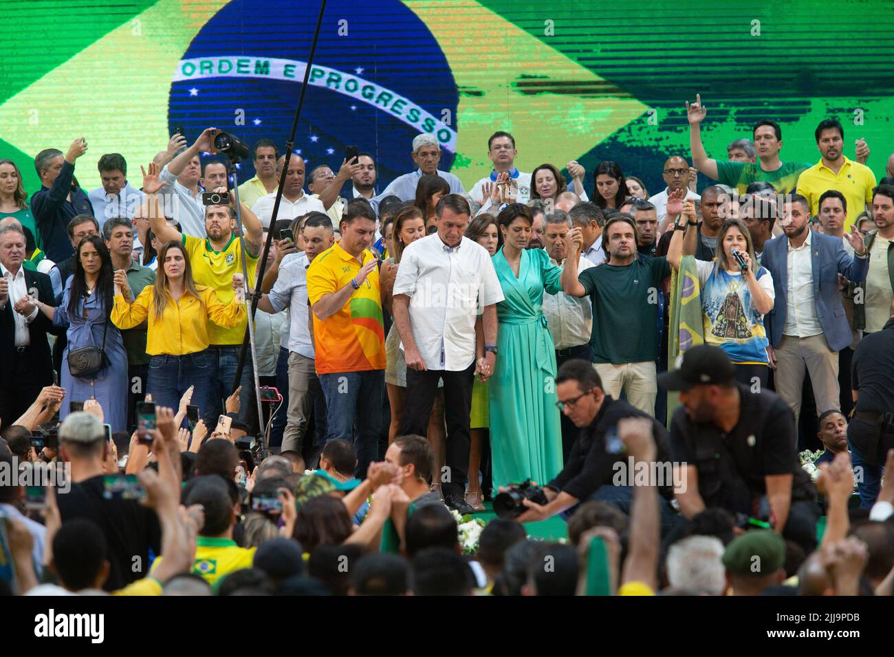 Rio De Janeiro, Brazil. 24th July, 2022. Brazilian President Jair Bolsonaro and his wife Michelle Bolsonaro stand on stage during the official campaign launch for his re-election. Brazil's general election is set for Oct. 2, 2022. Credit: Fernando Souza//dpa/Alamy Live News Stock Photo