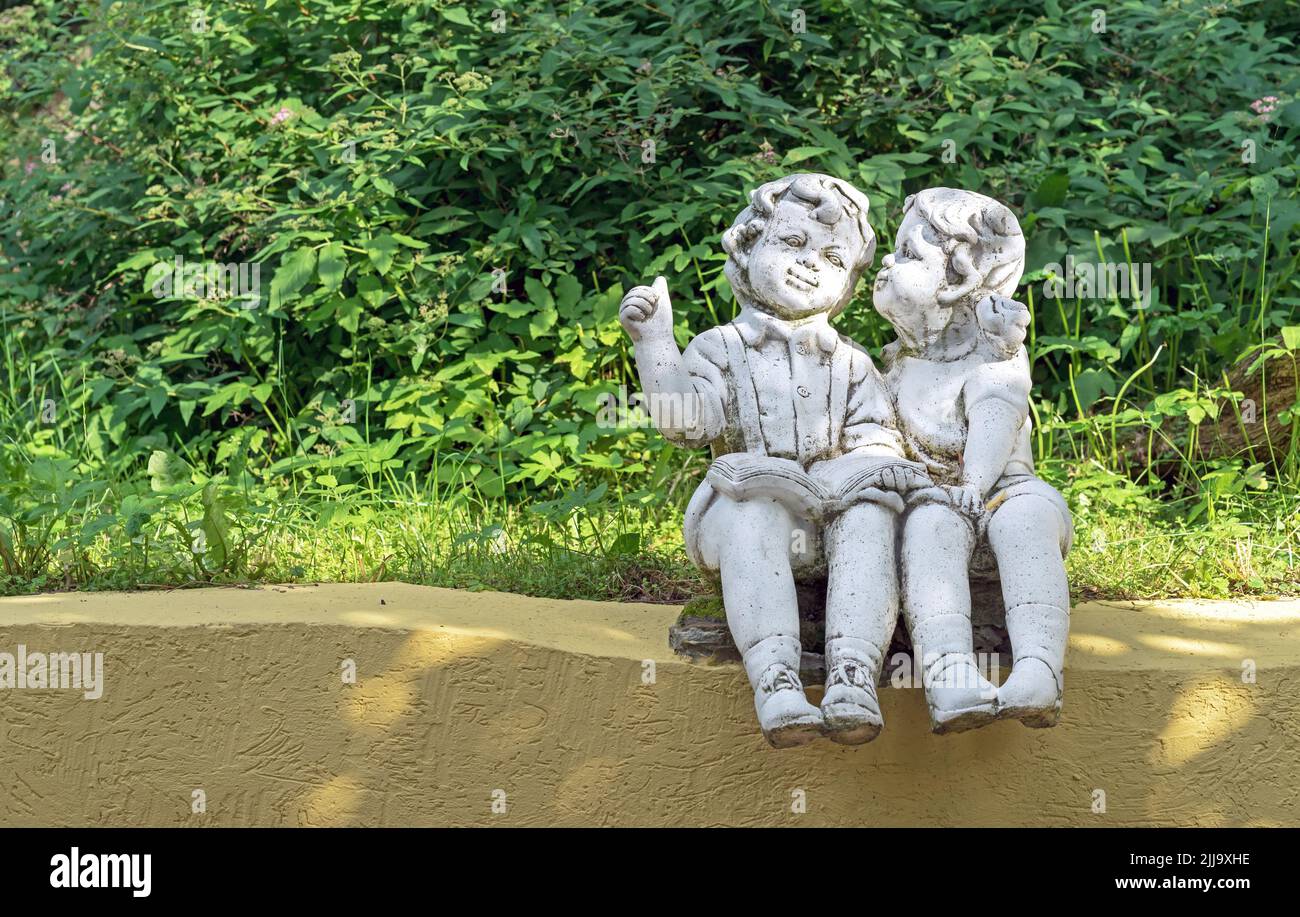 MOSCOW, RUSSIA - July 06, 2022: Garden sculpture 'Boy and girl with the book' in Sokolniki Park. Stock Photo