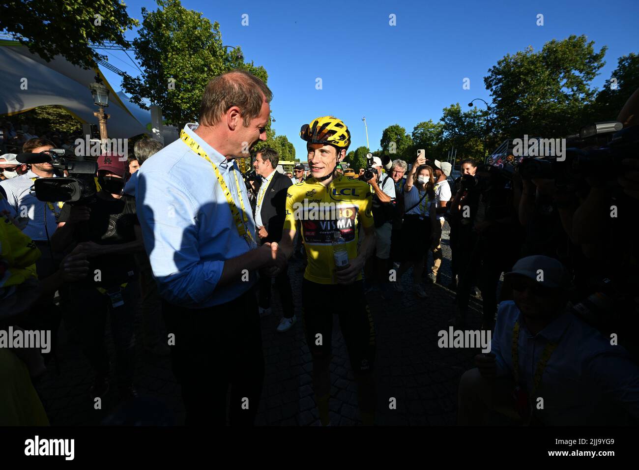 Champs-Elysees, France, 24 July 2022. Christian Prudhomme, cycling director of ASO (Amaury Sport Organisation) and Danish Jonas Vingegaard of Jumbo-Visma wearing the yellow jersey of leader in the overall ranking shake hands after stage 21, the final stage of the Tour de France cycling race, from Paris la Defense Arena to Paris Champs-Elysees, France, on Sunday 24 July 2022. This year's Tour de France takes place from 01 to 24 July 2022. BELGA PHOTO POOL VINCENT KALUT - UK OUT Stock Photo