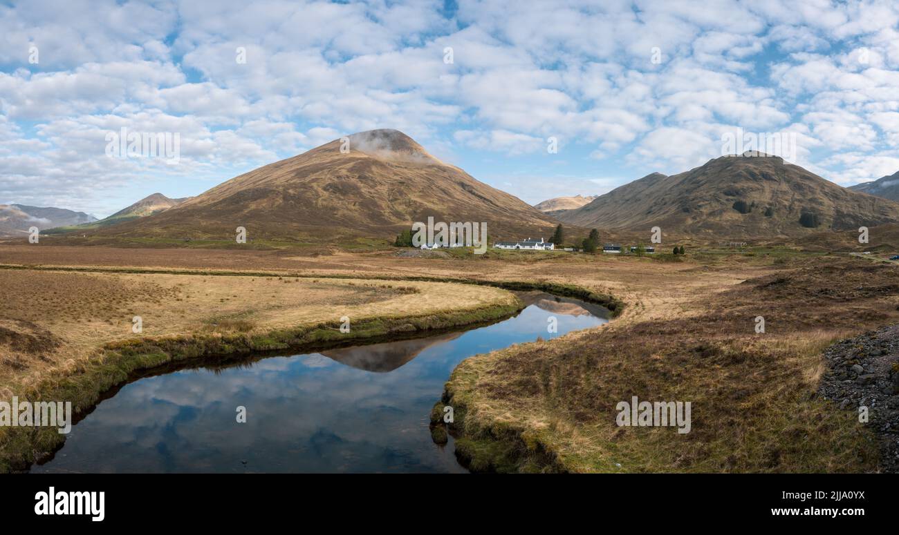 River Cluanie, Glen Shiel, with the Cluanie Inn in the distance Stock ...