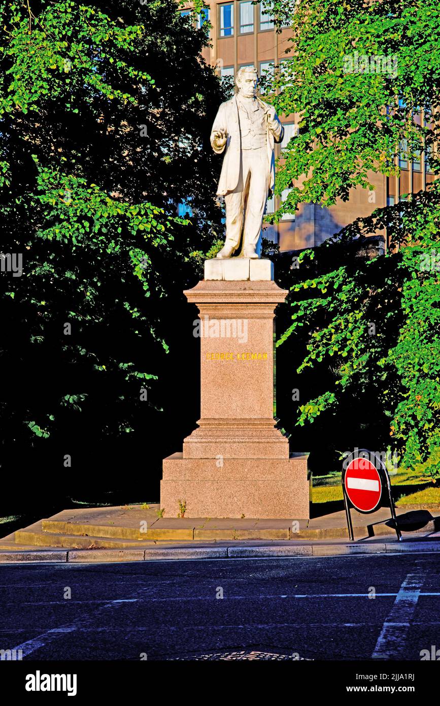 George Leeman Statue, railway Pioneer, Station Road, York, England Stock Photo