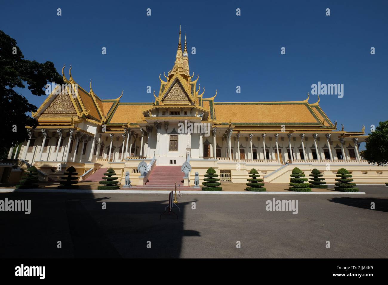 Facade of the Royal Palace in the capital city of Phnom Penh, Cambodia. Stock Photo