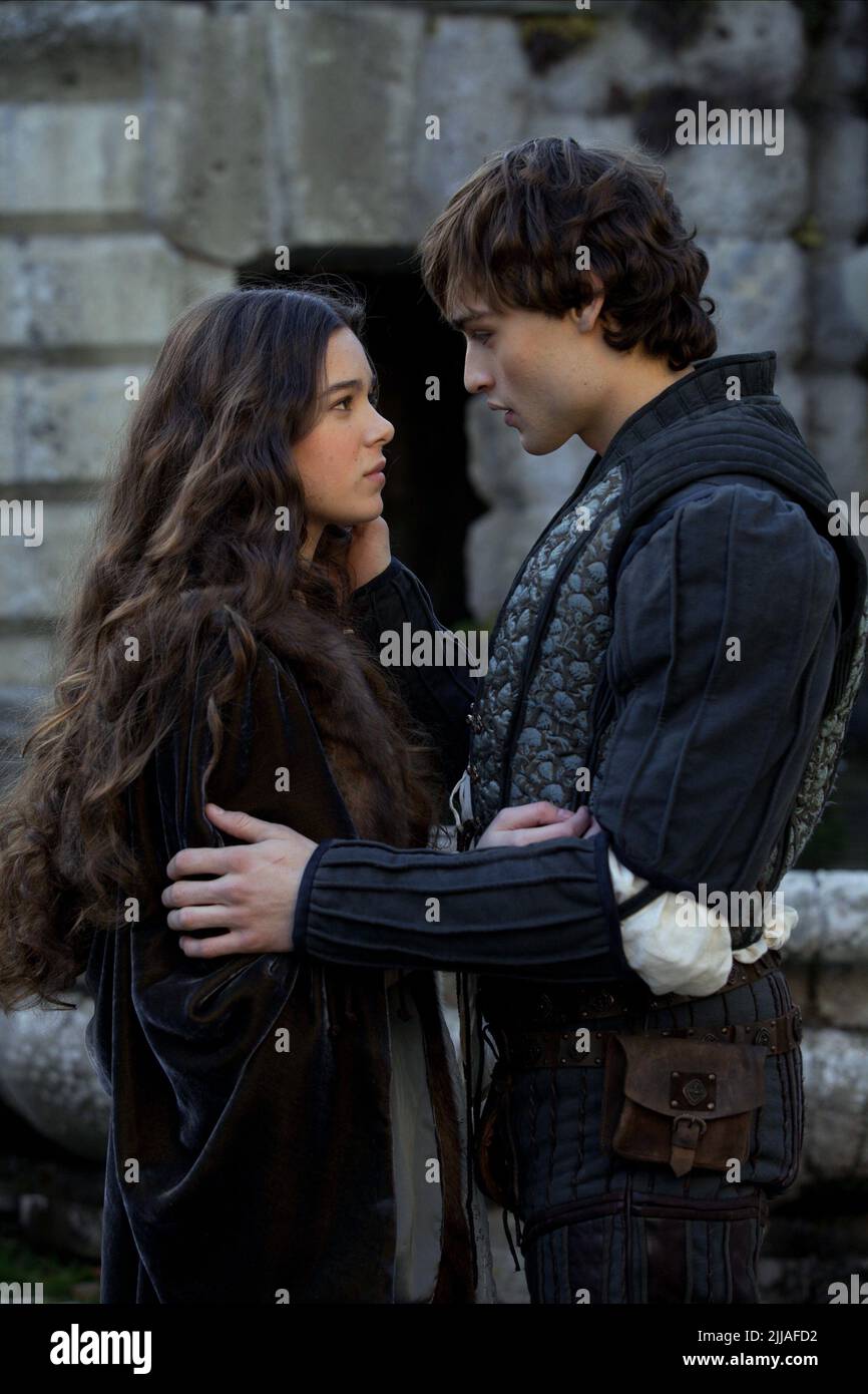 HAILEE STEINFELD, DOUGLAS BOOTH, ROMEO AND JULIET, 2013 Stock Photo