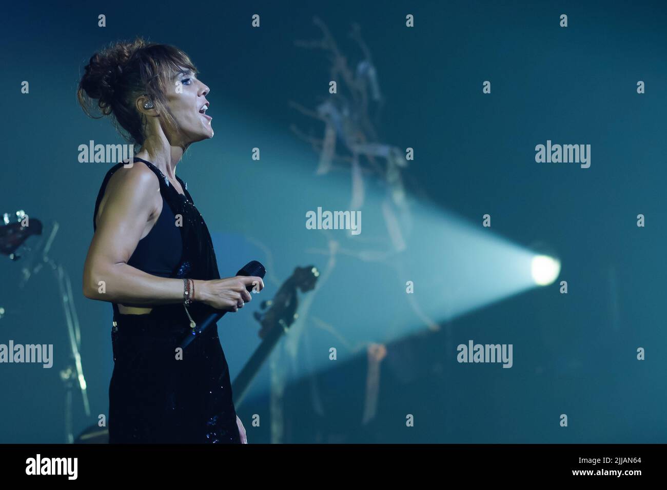 Madrid, Spain. 24th July, 2022. The French singer-songwriter Isabelle Geffroy, known by her stage name Zaz, performs during the concert at the Teatro Real in Madrid where she has shown her fusion of French song with gypsy jazz, within the tour 'Organique Tour' in Madrid. (Photo by Atilano Garcia/SOPA Images/Sipa USA) Credit: Sipa USA/Alamy Live News Stock Photo