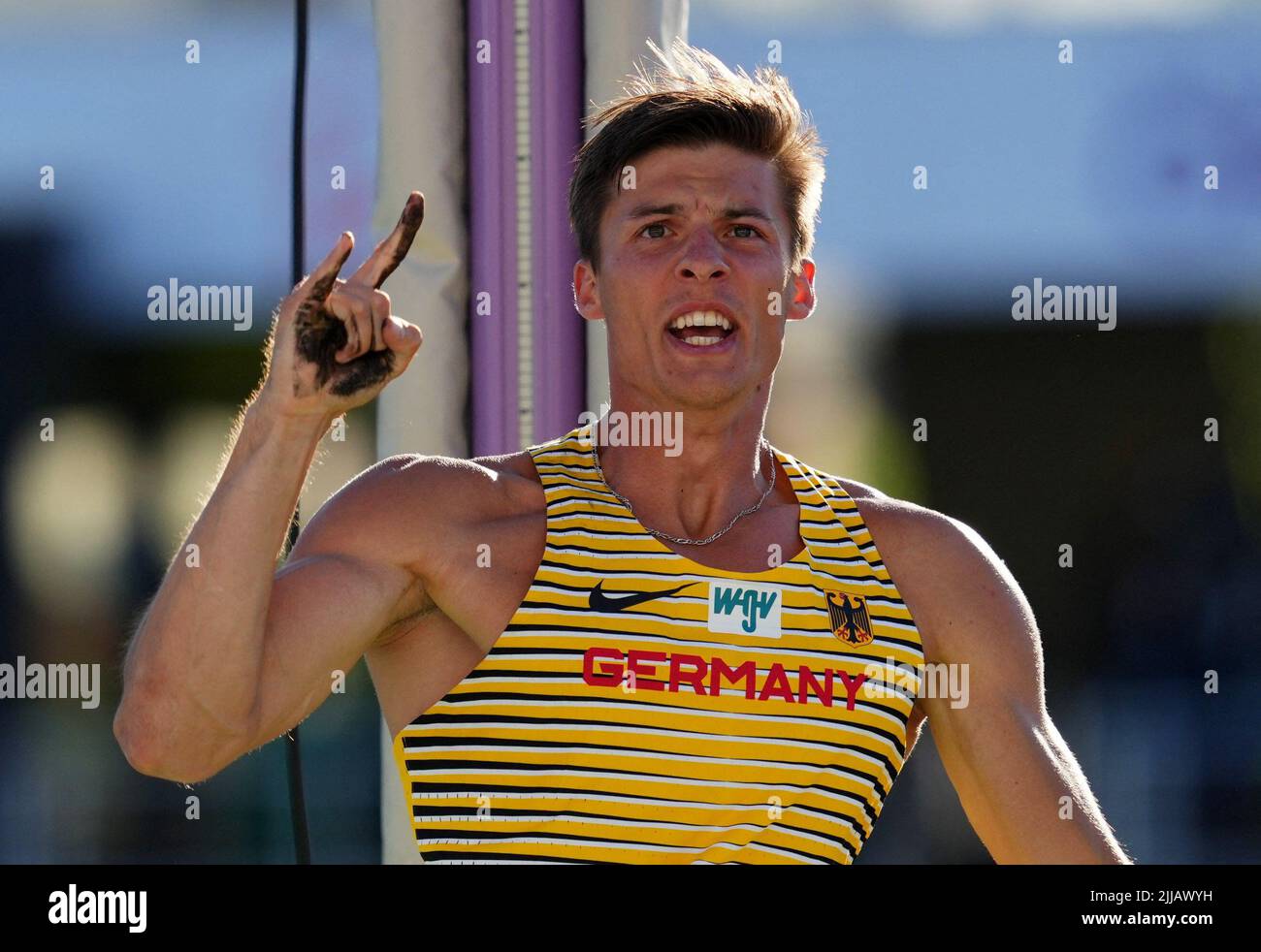 Oleg zernikel pole vault hires stock photography and images Alamy