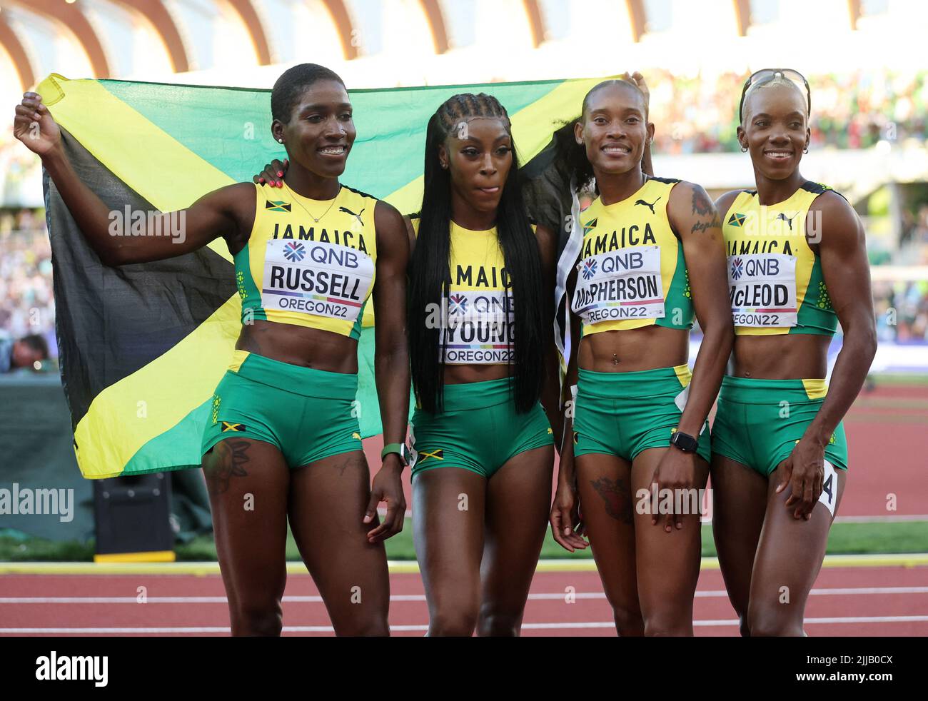Athletics - World Athletics Championships - Women's 4x400 Metres Relay - Final - Hayward Field, Eugene, Oregon, U.S. - July 24, 2022 Jamaica's Janieve Russell, Charokee Young, Stephenie Ann McPherson and Candice McLeod pose after finishing the women's 4x400 metres final in second place REUTERS/Lucy Nicholson Stock Photo