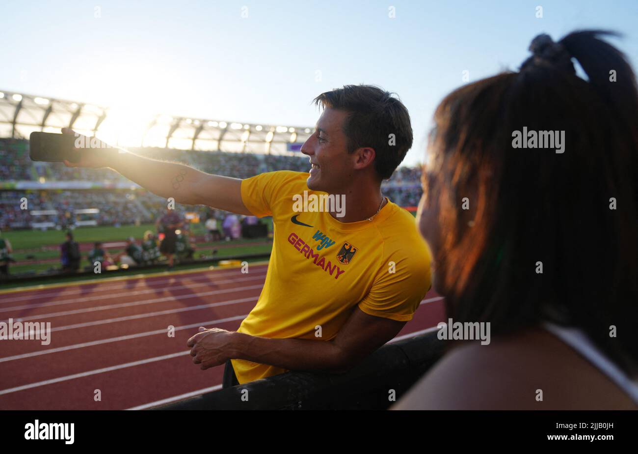 Oleg zernikel pole vault hires stock photography and images Alamy