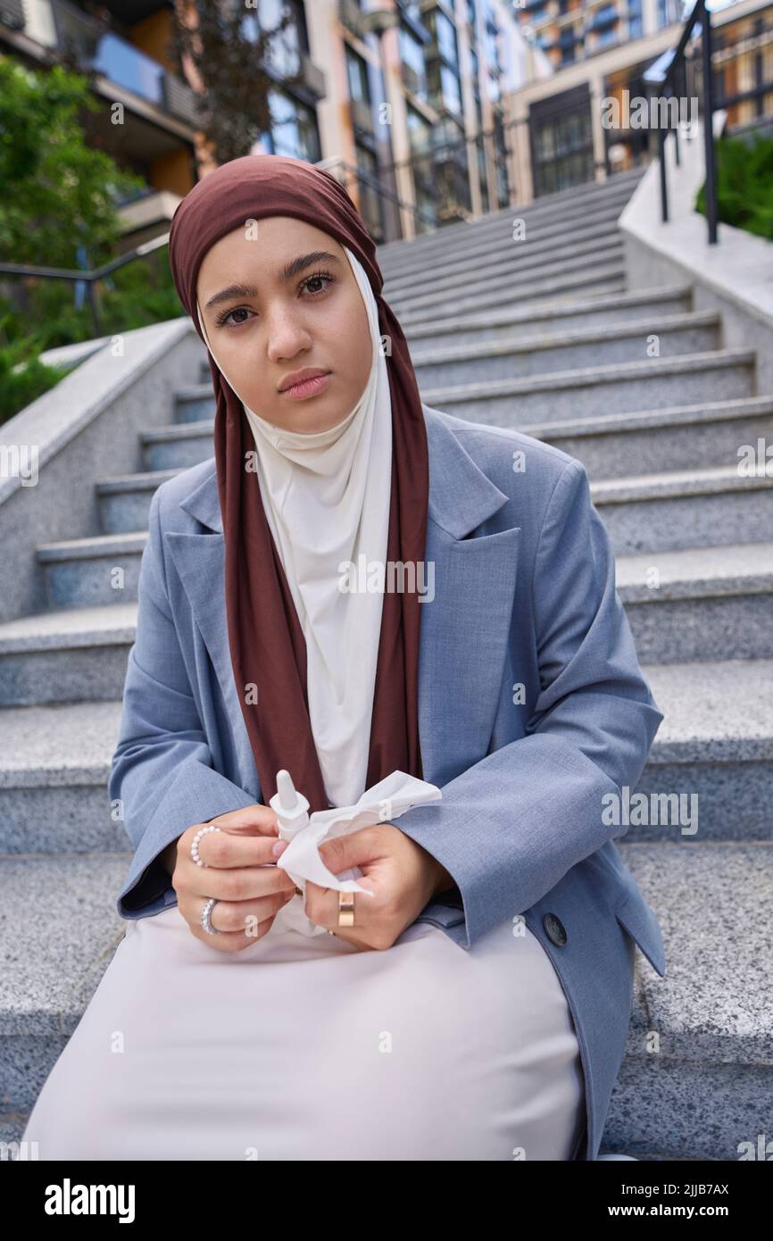 Sneeze allergy arabic hires stock photography and images Alamy