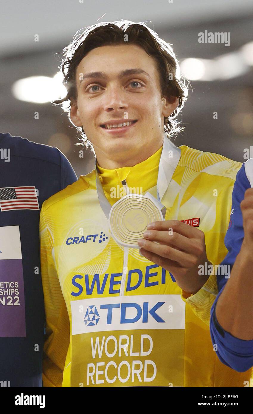 Eugene, Oregon, July 24, 2022. Sweden's Armand Duplantis poses after