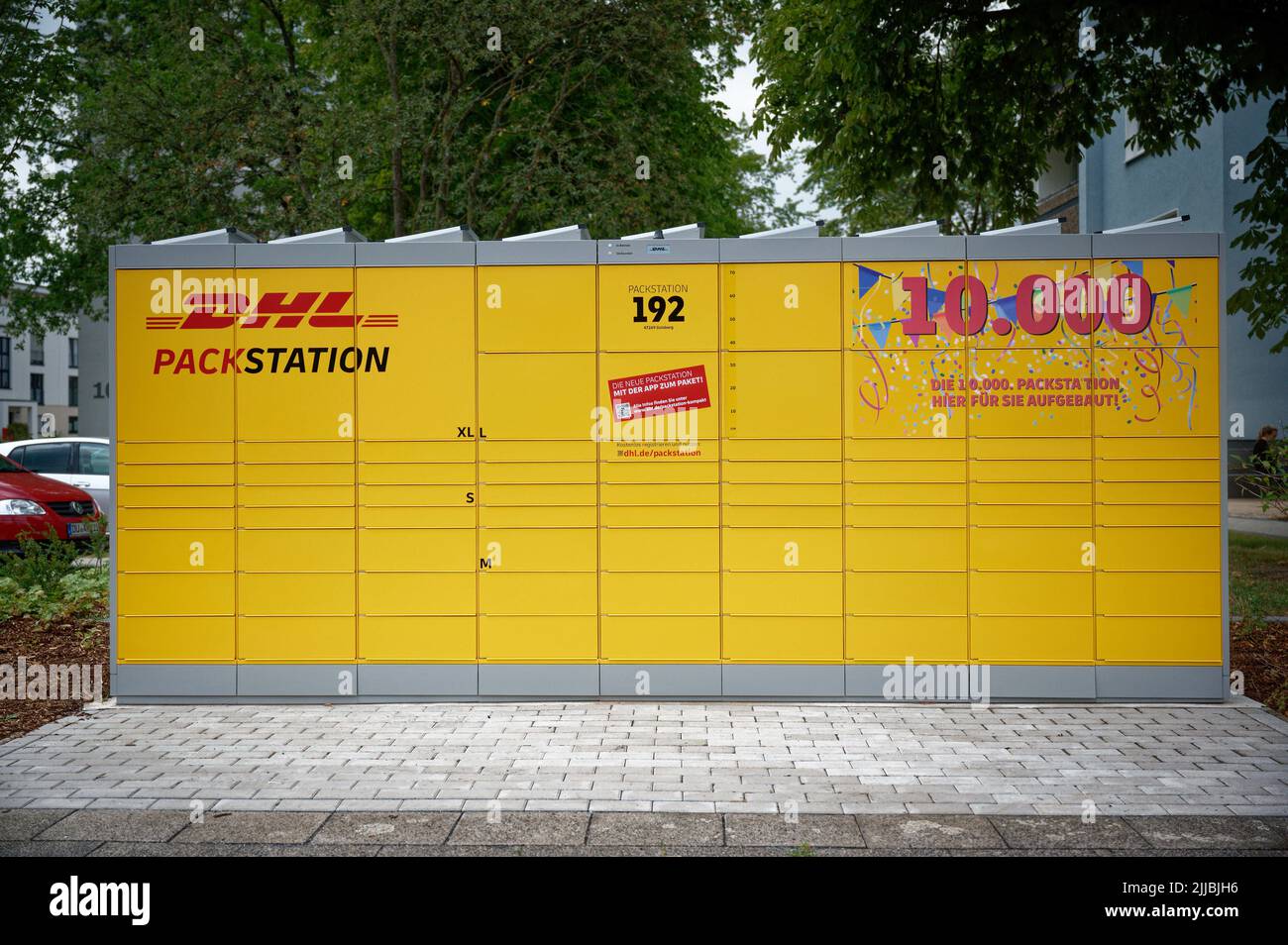 Duisburg, Germany. 22nd July, 2022. Deutsche Post DHL's 10,000th Packstation  is located in a residential area of the city. Credit: Henning  Kaiser/dpa/Alamy Live News Stock Photo - Alamy