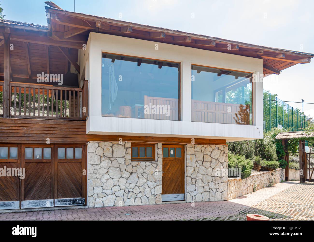 Modern eco house hi-res stock photography and images - Alamy