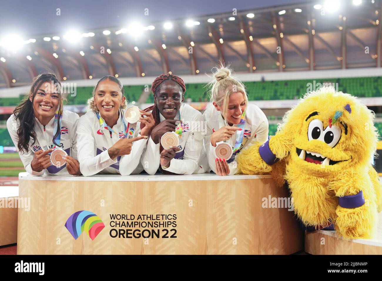 Eugene, USA. 24th July, 2022. Bronze medalists Nicole Yeargin, Laviai Nielsen, Victoria Ohuruogu and Jessie Knight (L-R) of Team of Britain celebrate during the women's 4x400m relay awarding ceremony at the World Athletics Championships Oregon22 in Eugene, Oregon, the United States, July 24, 2022. Credit: Wu Xiaoling/Xinhua/Alamy Live News Stock Photo