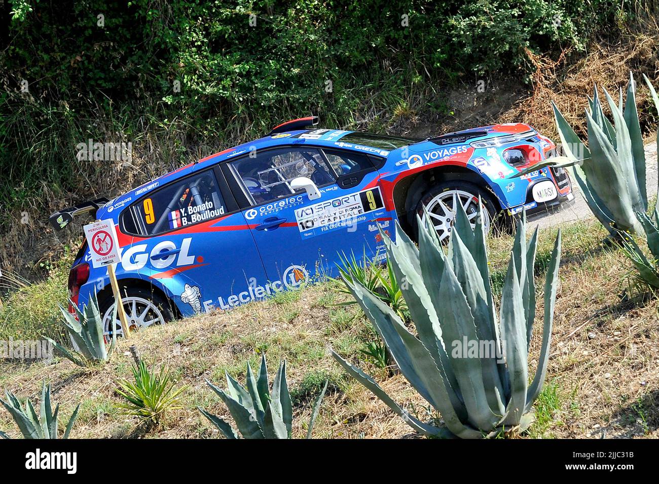 The driver Yoann Bonato and his co-driver Benjamin Boulloud aboard their Citroen C3 Rally2 car, during the Santopadre - Fontana Liri stage of the 10 e Stock Photo