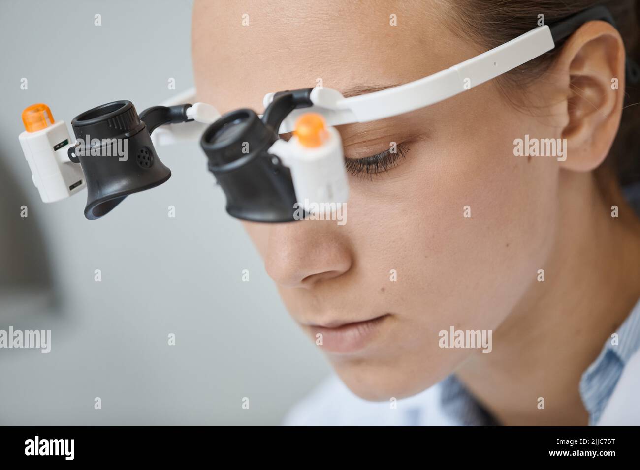 Magnifying eyeglasses hi-res stock photography and images - Page 5 - Alamy
