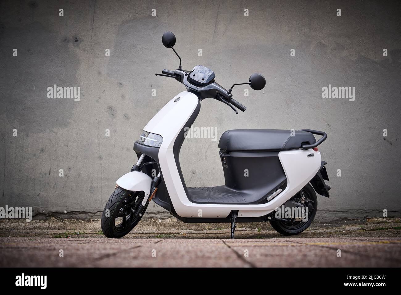 Electric mopeds hi-res stock photography and images - Alamy