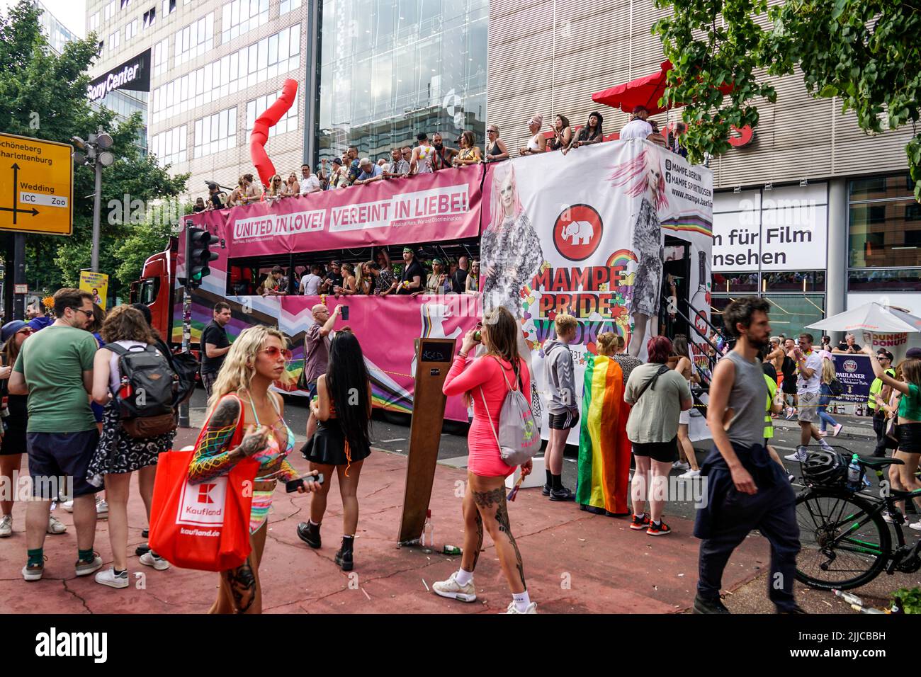 CSD Berlin 2022, Christopher Street Day Demonstration unter dem Motto 'United in Love ' Stock Photo
