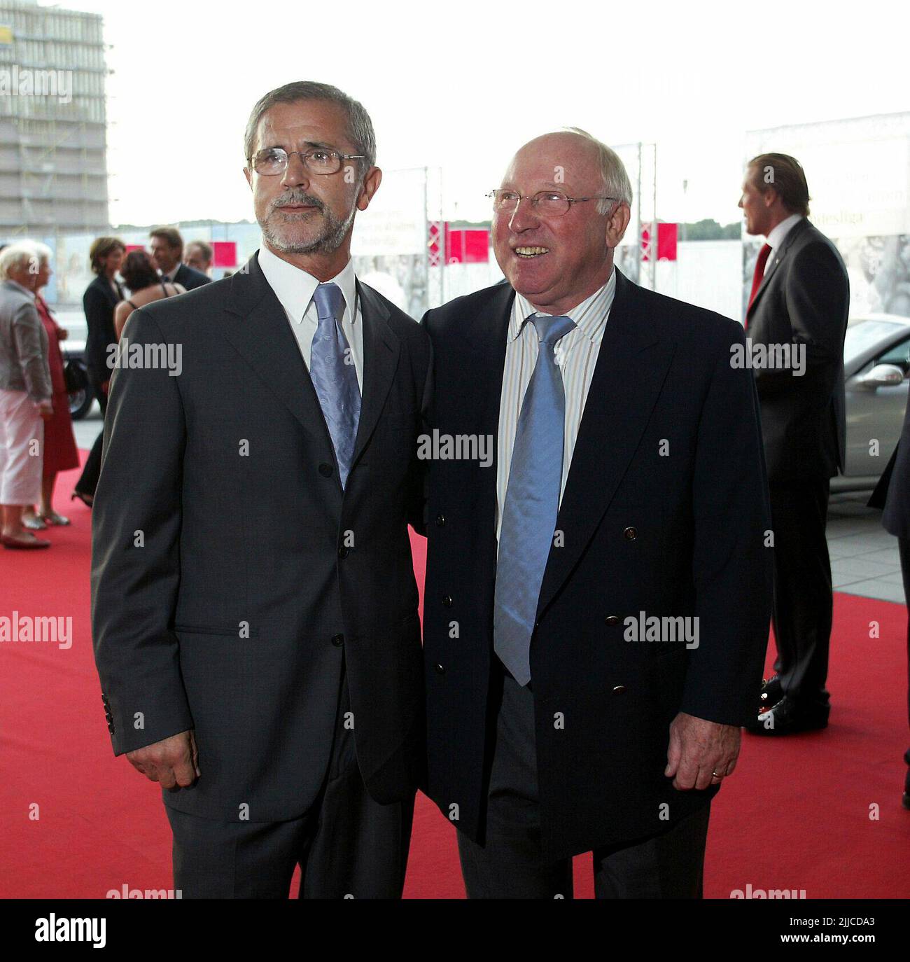 firo football: 23.8.2003 1.Bundesliga 40, forty years of the Bundesliga, gala in the Coloneum in Koln, Cologne, celebration of Gerd Muller, Mueller, honored as the best player in 40 years of the Bundesliga, with honorary game leader Uwe Seeler Copyright by firo sportphoto: Dickmannstr.2 -4 45143 Essen Email: mail@firosportphoto.de Tel: 0201-629355 Fax: 0201-629374 (Volksbank Bochum Witten) BLZ.:430 601 29 Account:341 117 100 tel.:0201/629355 Fax.:0201/ 62937 Stock Photo