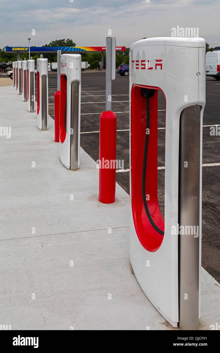 Elkhart, Indiana - Charging stations for Tesla electric vehicles next to a Sunoco gas station on the Indiana Toll Road. Stock Photo