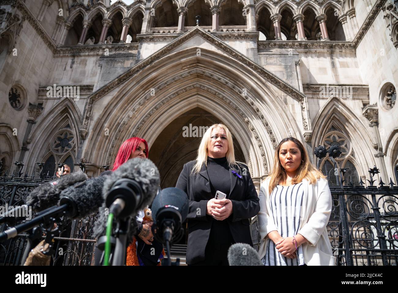 The mother of Archie Battersbee, Hollie Dance (centre) speaks to the media outside the Royal Courts of Justice, London. The parents of Archie, 12, have lost their appeal to prevent their son's life support being switched off. Picture date: Monday July 25, 2022. Stock Photo