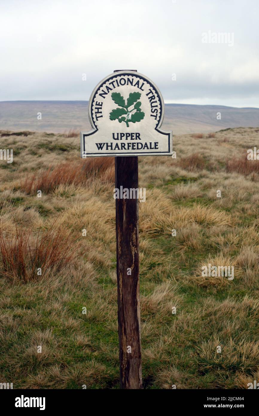 National Trust Signpost for Upper Wharfedale on the Path from Halton Gill in Littondale to Raisgill in Langstrothdale, Yorkshire Dales National Park. Stock Photo